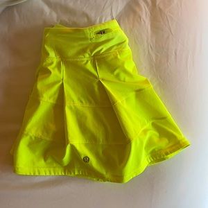 lulu lemon size 6 neon yellow skirt